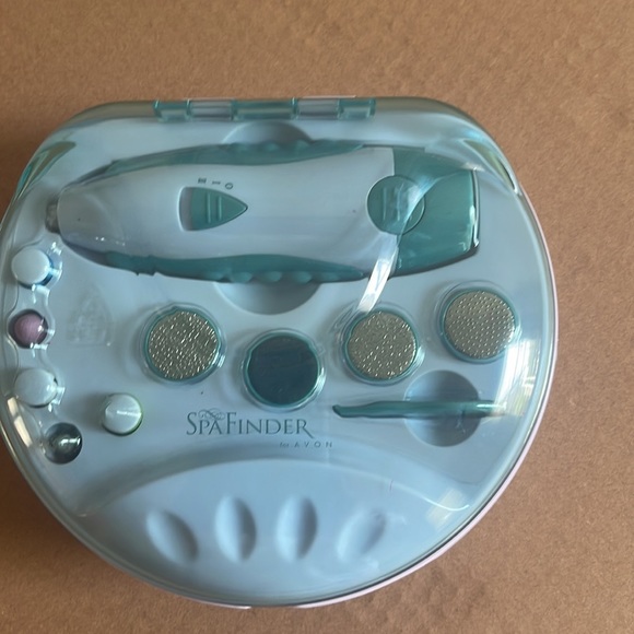 Manicure and pedicure center - Picture 3 of 5